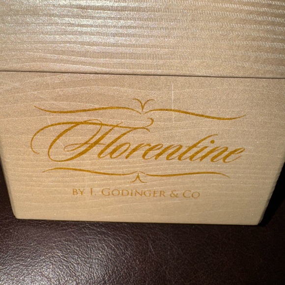 Gorgeous Rose Fine Porcelain🥰 - Picture 4 of 8